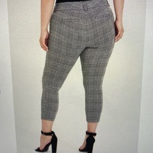 Torrid Ponte Stretch Houndstooth B & W Plaid Skinny Pant 14S